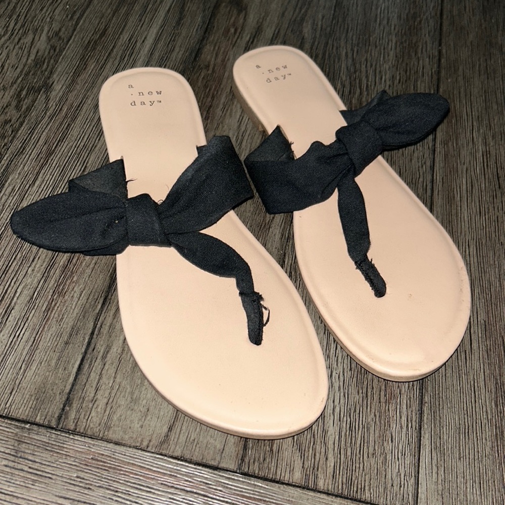 Bow sandals